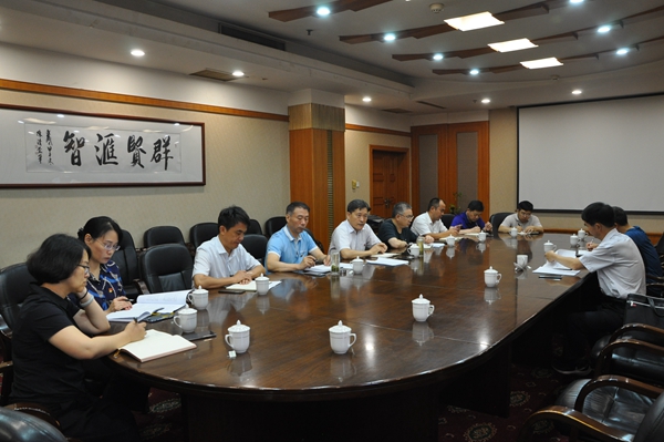 對照黨章黨規(guī)檢視問題專題會議現(xiàn)場.jpg
